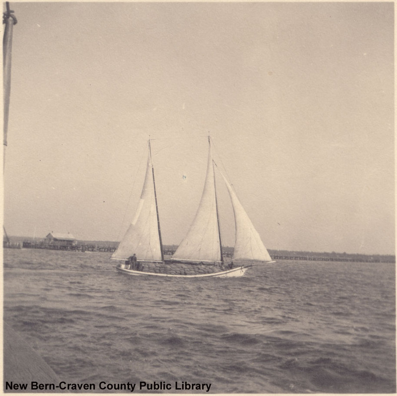 Sailing craft on Neuse River Sailing craft on Neuse River