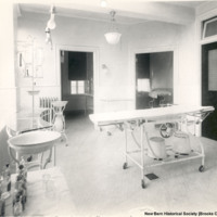 Operating room, St. Luke&#039;s Hospital, northwest corner of Broad and George streets, ca. 1920